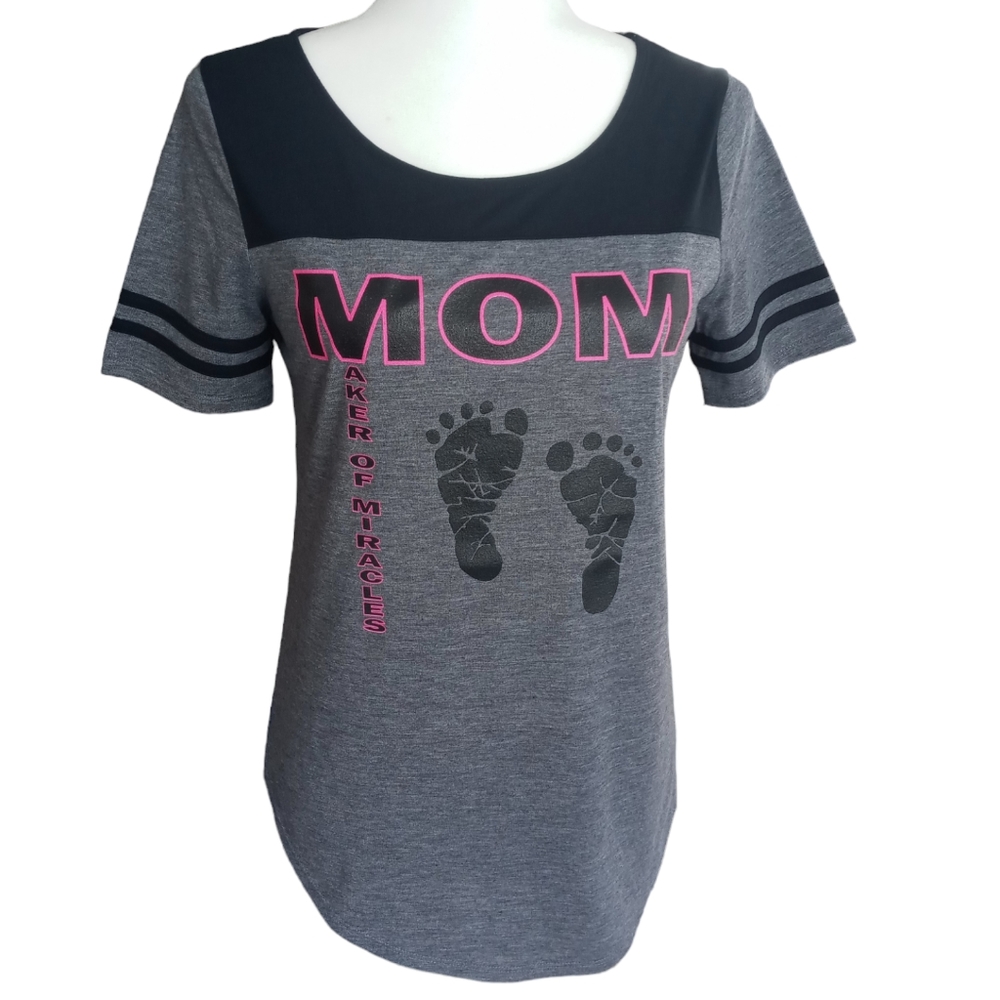 🌻2 LEFT🌻 MOM Maker of Miracles Graphic Tee Shirt Size XS